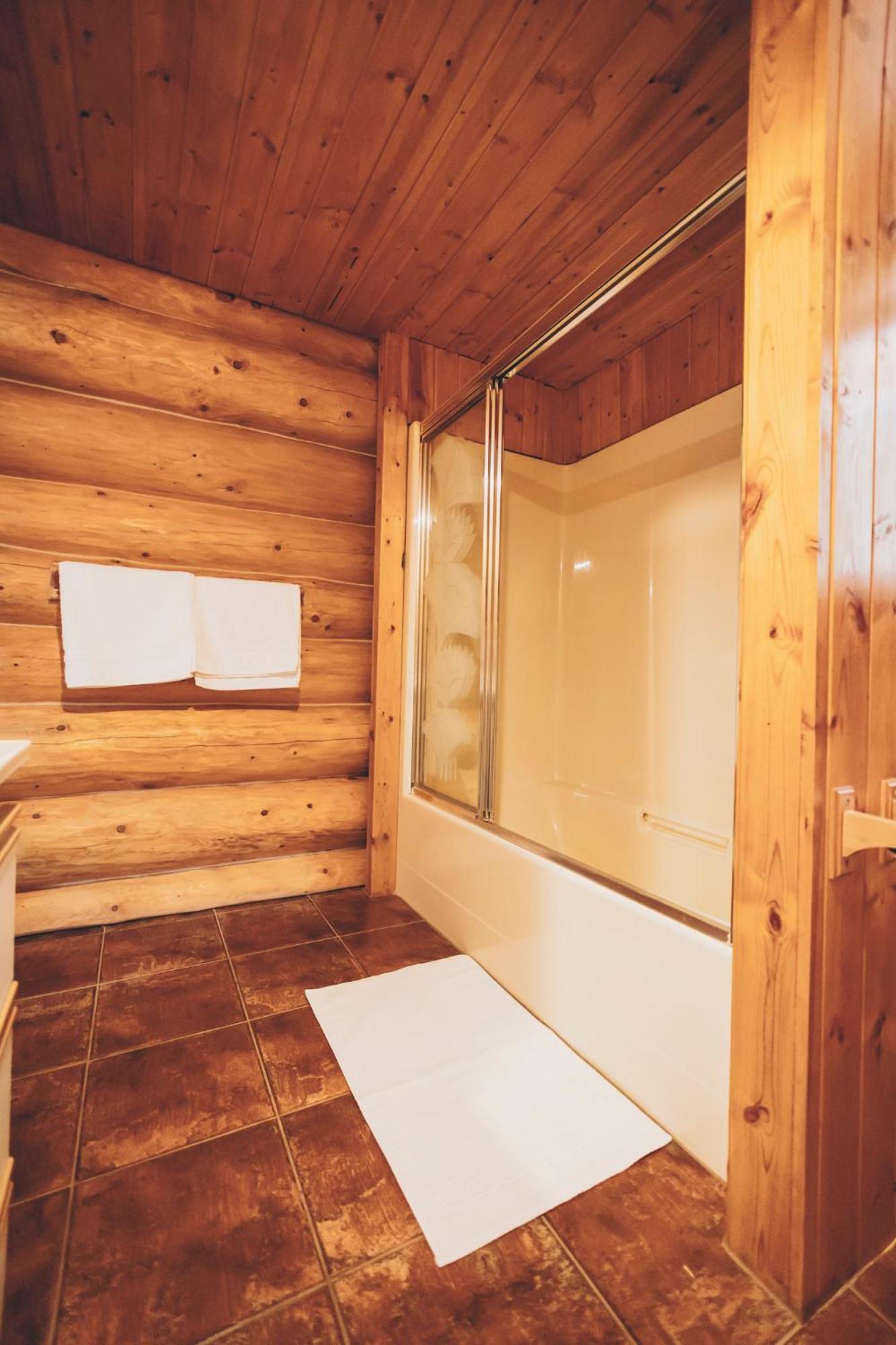 Rocky Mountain Escape Dome & Log Cabin Rentals - Rock Lake Rock Lake Lodge Provincial Park Exterior foto