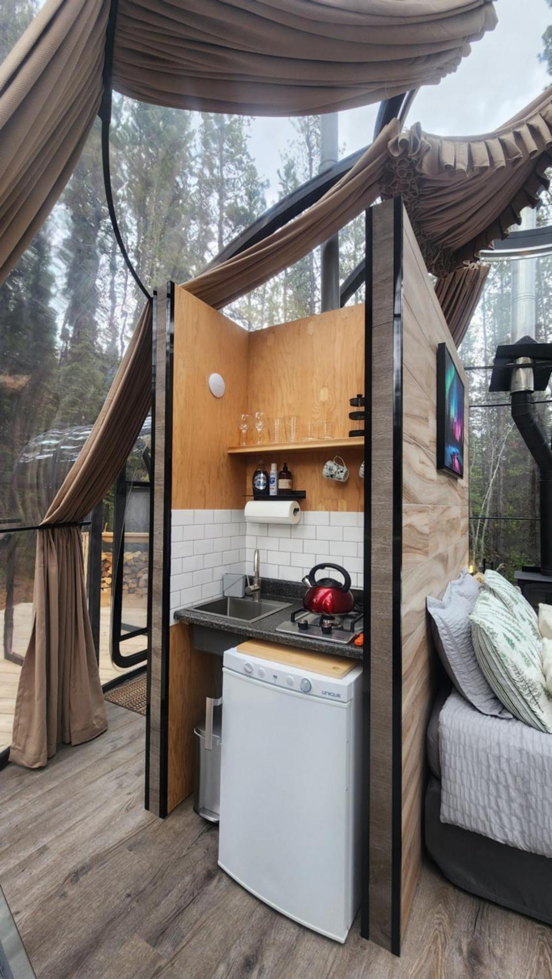 Rocky Mountain Escape Dome & Log Cabin Rentals - Rock Lake Rock Lake Lodge Provincial Park Exterior foto